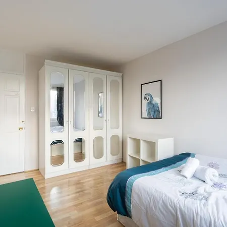 Deluxe Room With Lovely Lake View London Exterior photo